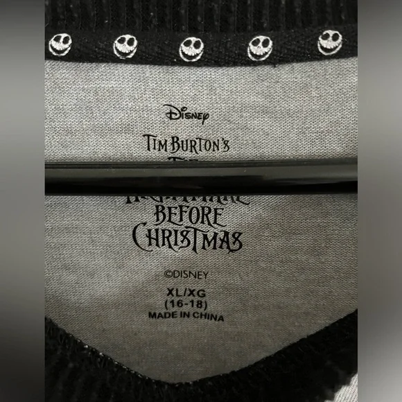 SOLD Disney's Women's Nightmare Before Christmas Sleepshirt - Picture 4 of 7